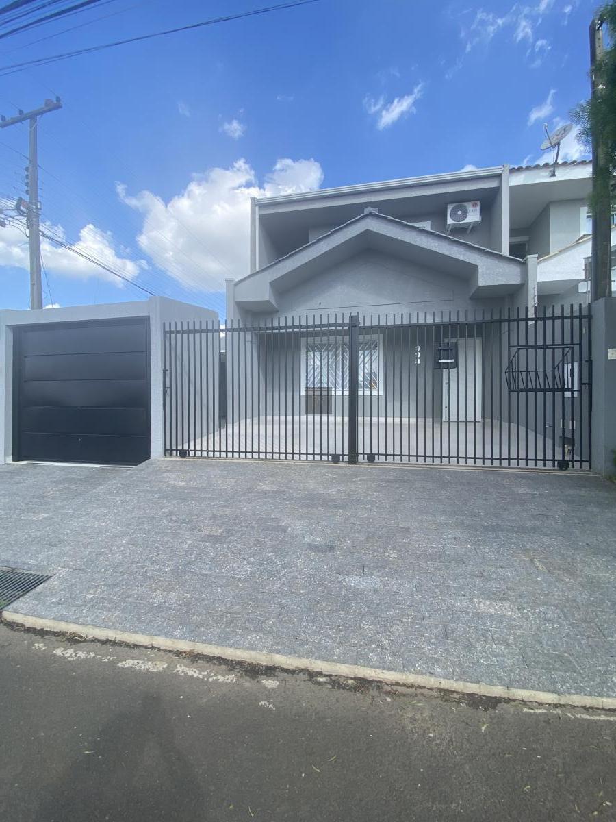 Sobrado impecavél com 3 quartos, à venda em Ponta Grossa, Orfãs